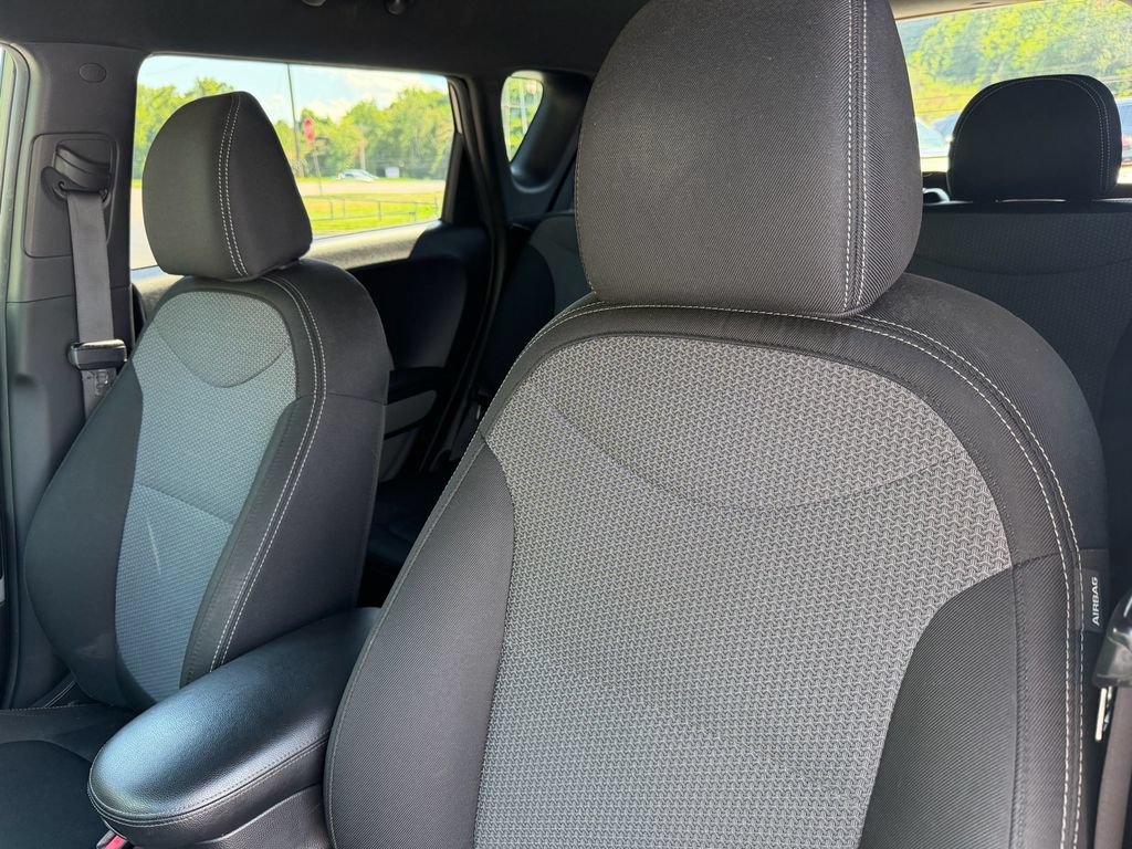 Used 2018 Kia Soul + FWD image 13