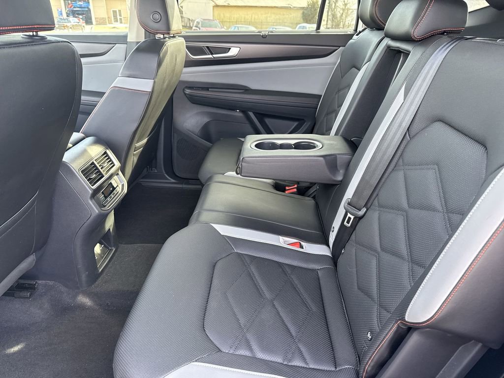 Certified 2024 Volkswagen Atlas Peak Edition SEL AWD/4WD image 30