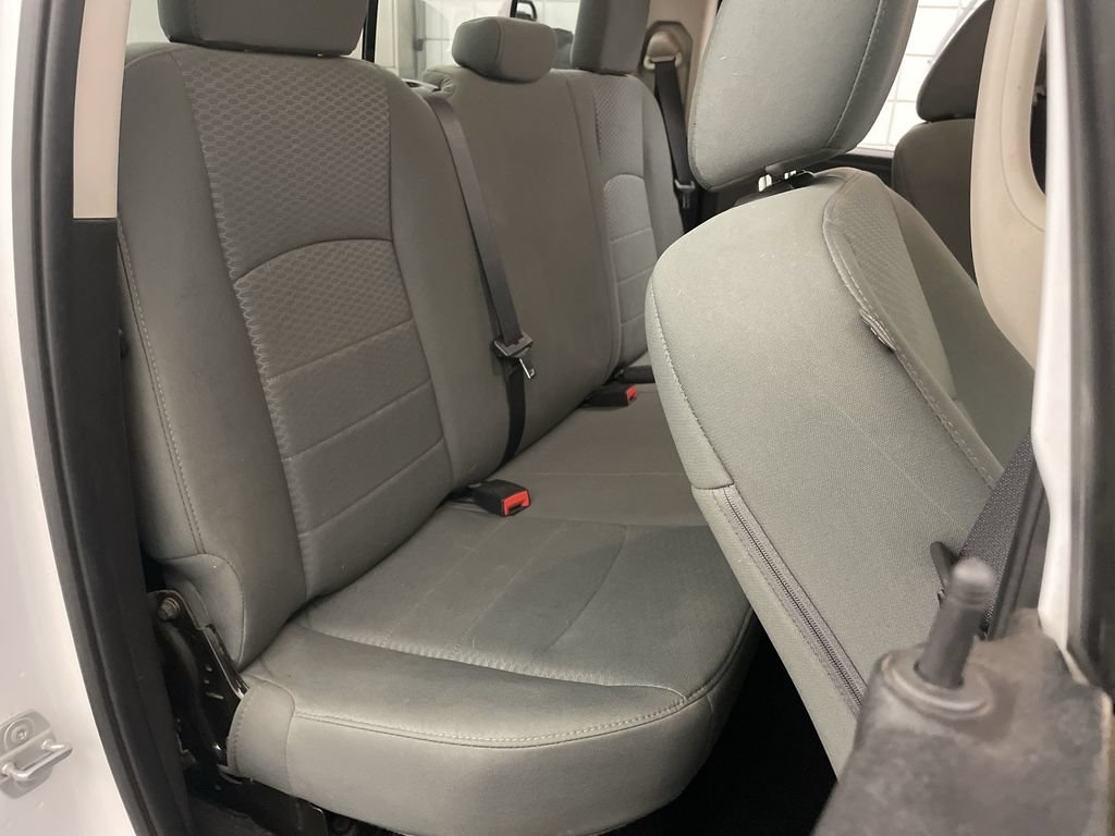 Used 2015 RAM 1500 Classic SLT AWD/4WD image 18