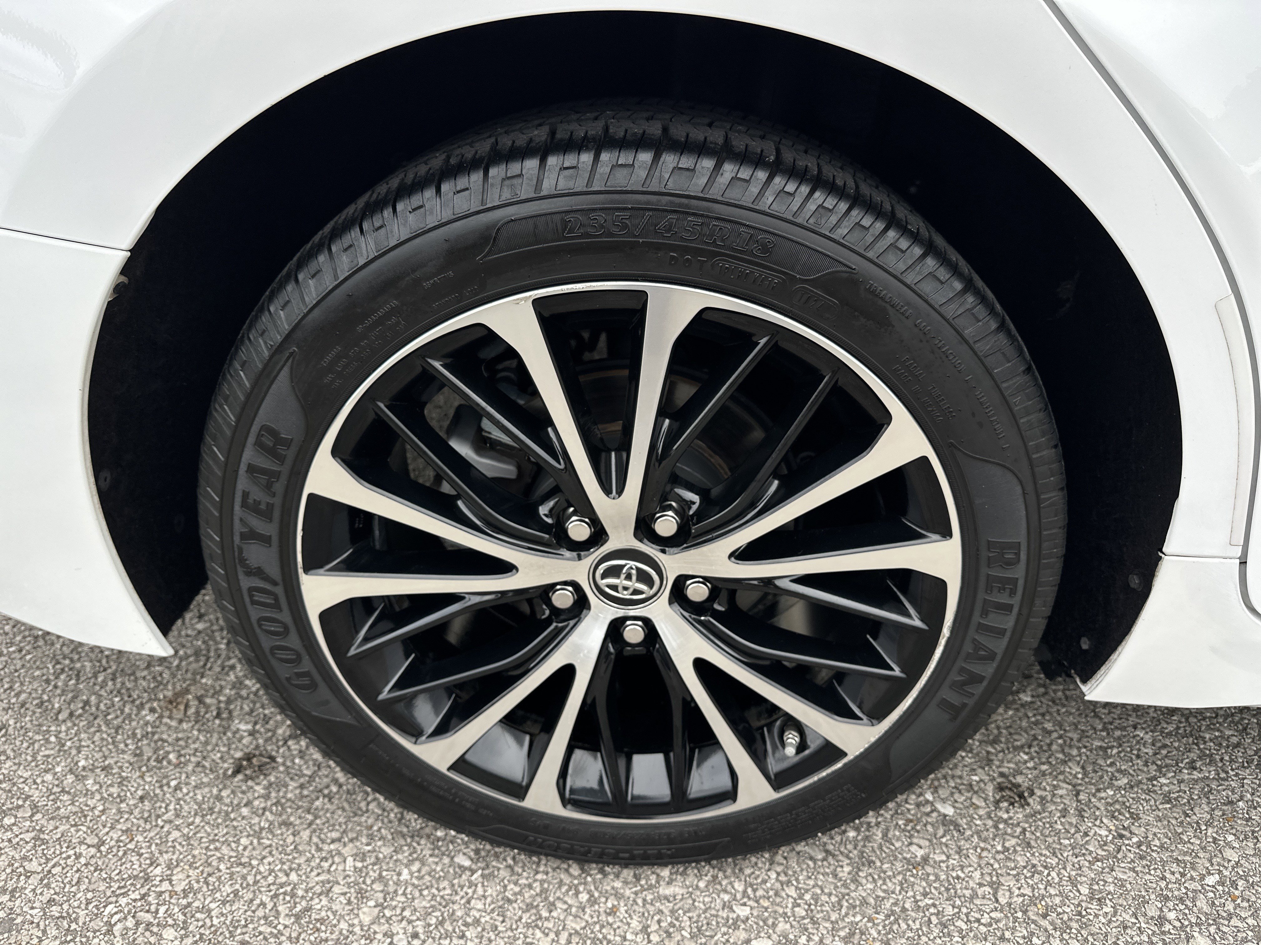 Used 2018 Toyota Camry SE image 18