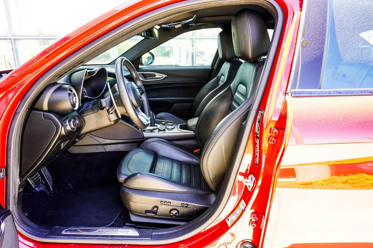 Used 2022 Alfa Romeo Giulia Veloce image 35
