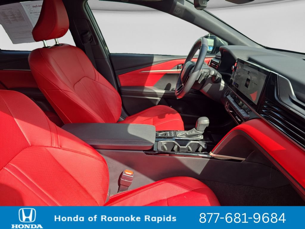 Used 2025 Toyota Camry XSE FWD image 17