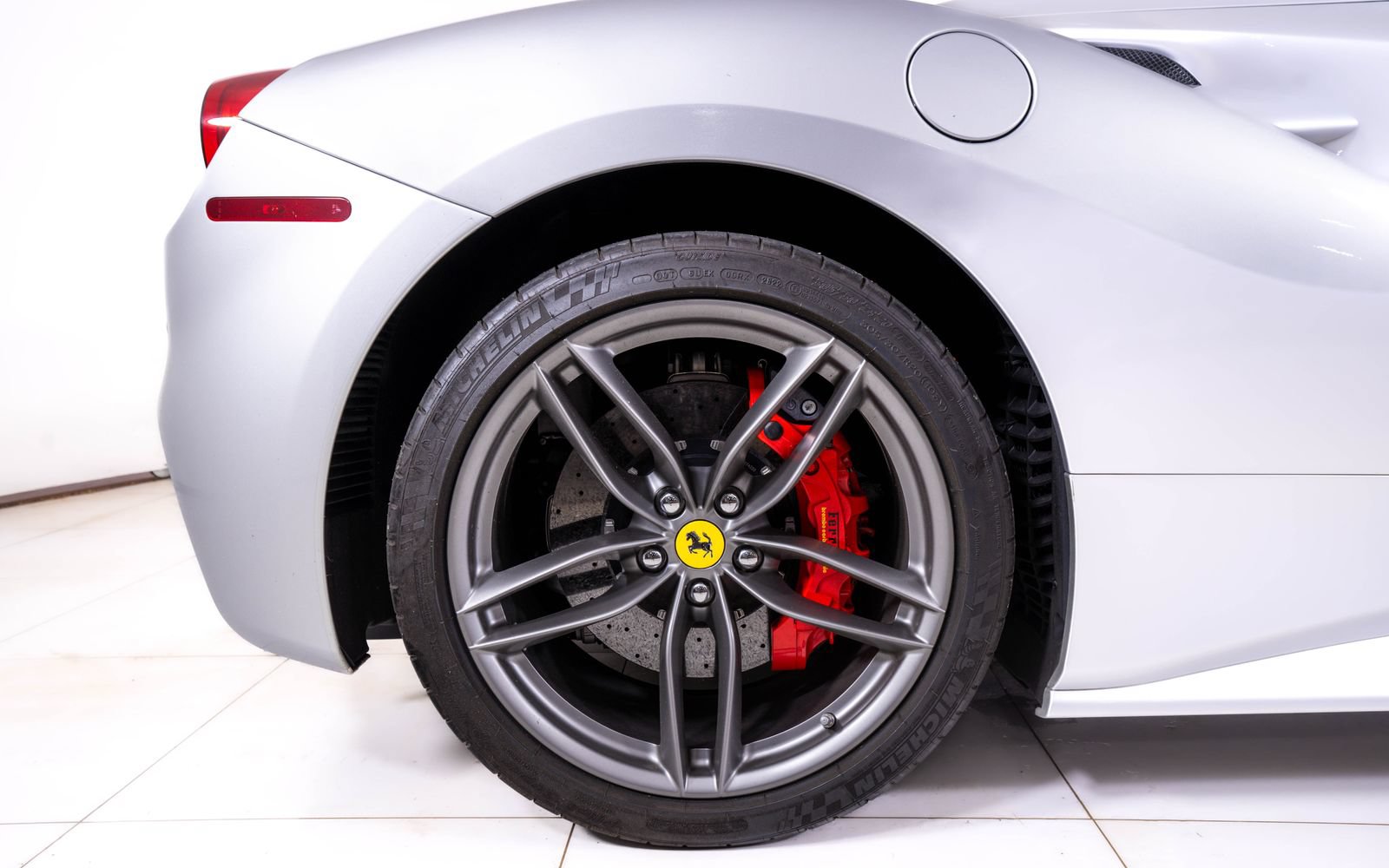 Used 2019 Ferrari 488 Spider RWD image 18