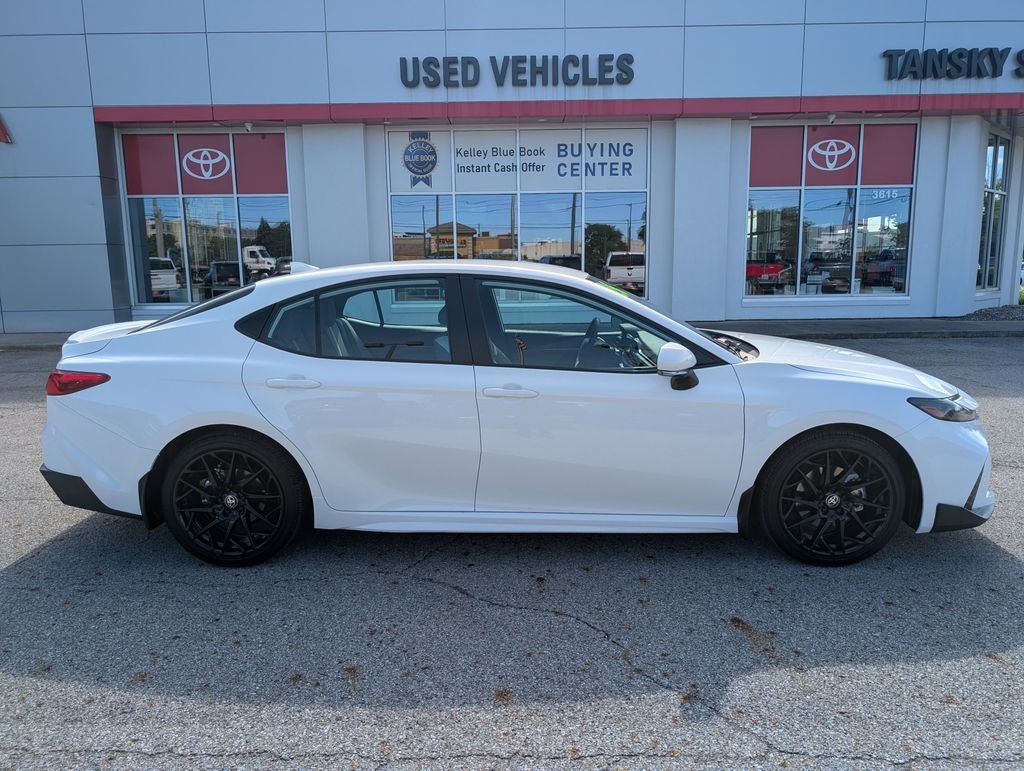 Used 2026 Toyota Camry SE FWD image 8