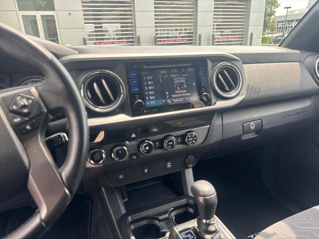 Used 2017 Toyota Tacoma TRD Sport w/ Tow Package (A/T) AWD/4WD image 18