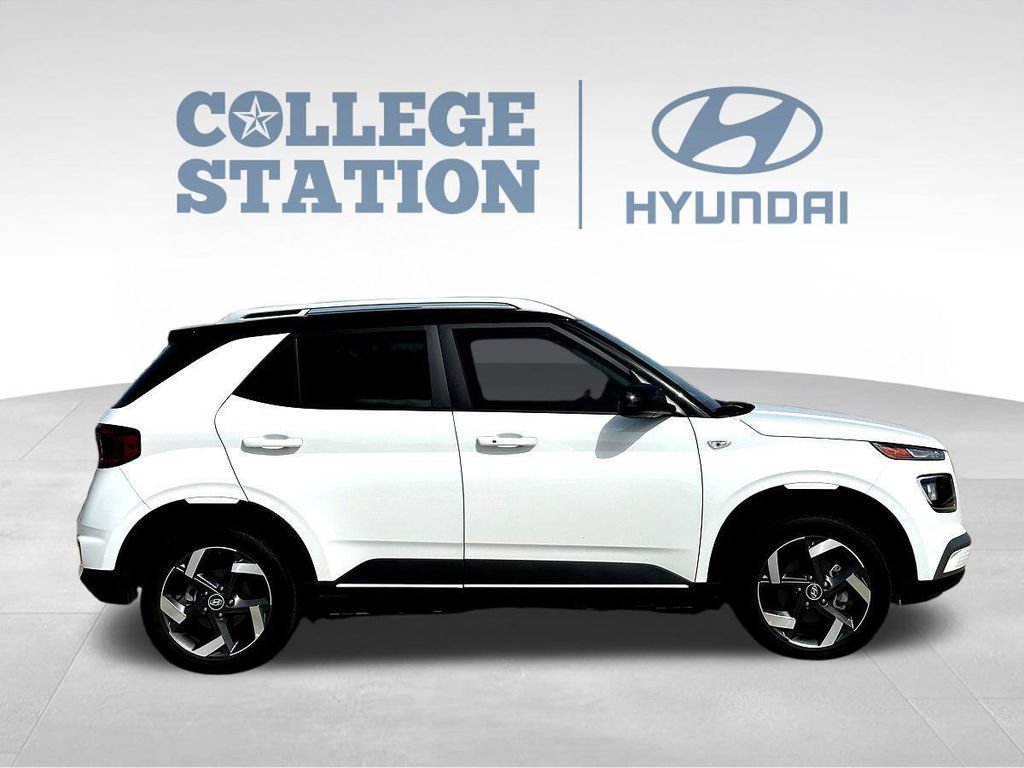 Used 2026 Hyundai Venue SEL FWD image 11