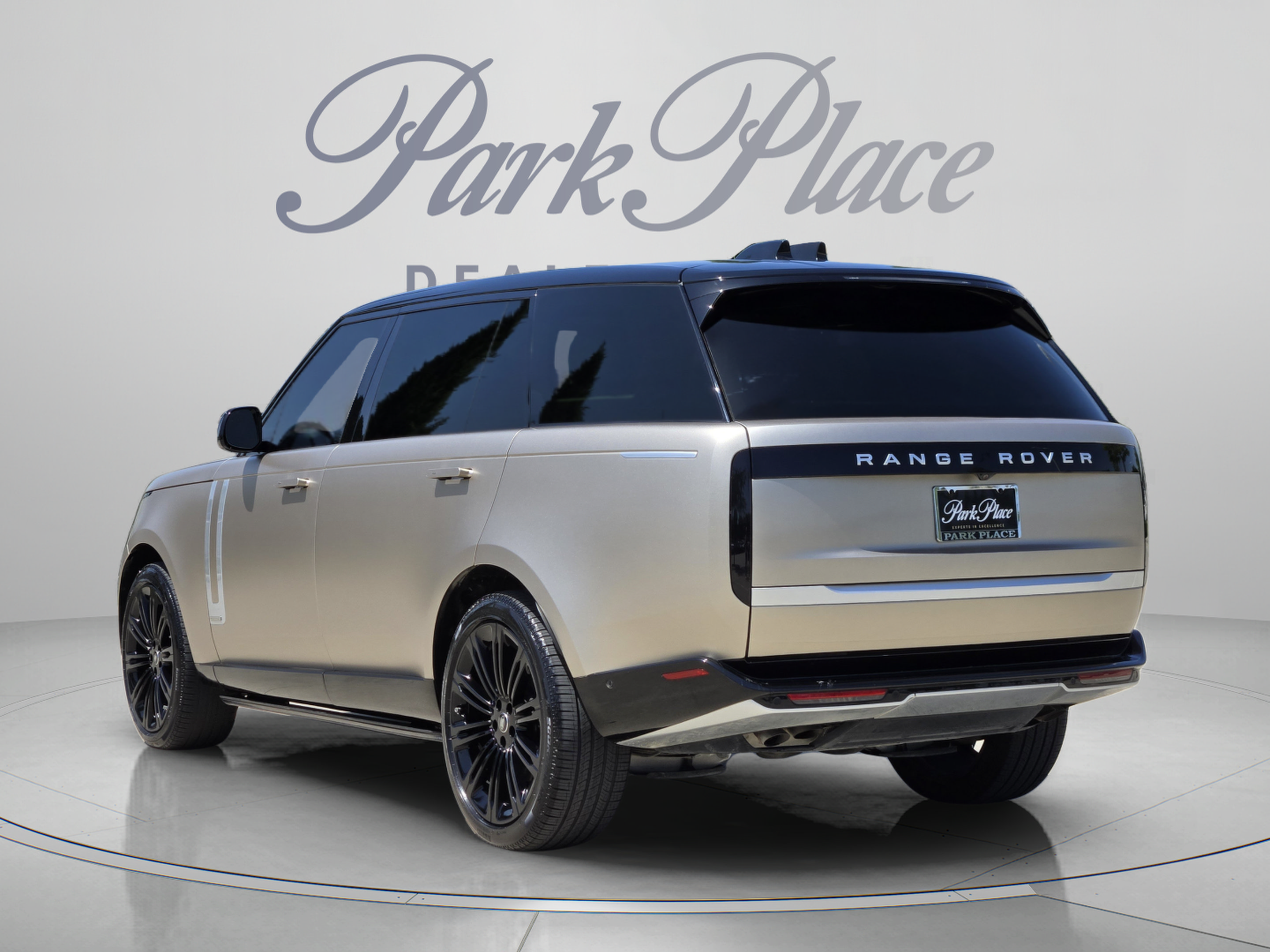 Used 2025 Land Rover Range Rover Long Wheelbase Autobiography AWD/4WD image 3