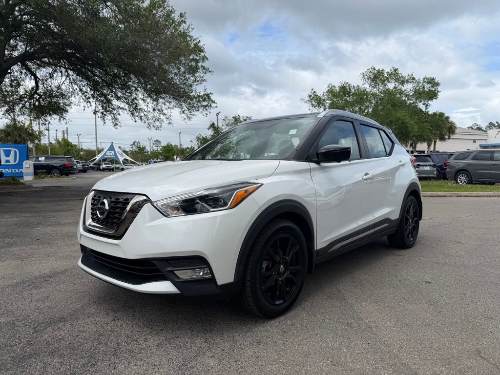 Used 2019 Nissan Kicks SR w/ SR Premium Package image 3