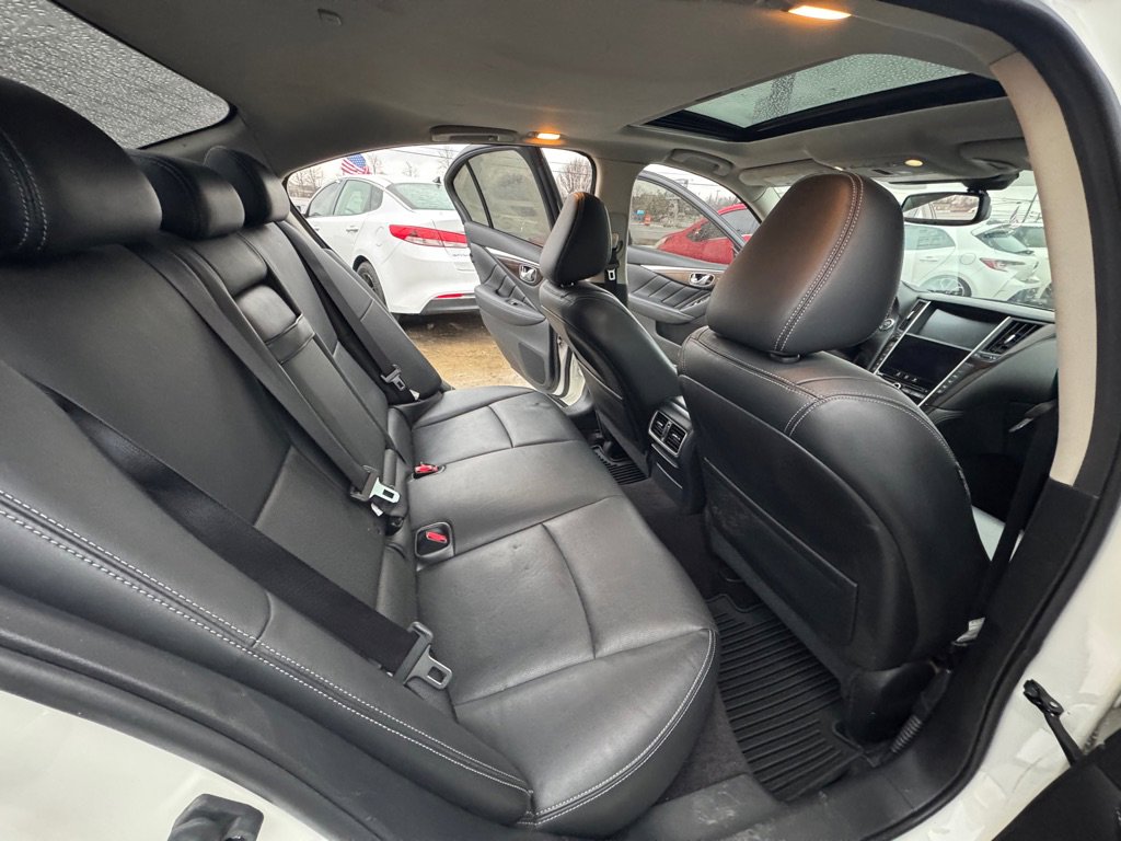 Used 2016 INFINITI Q50 3.0t Premium w/ Driver Assistance Package image 11