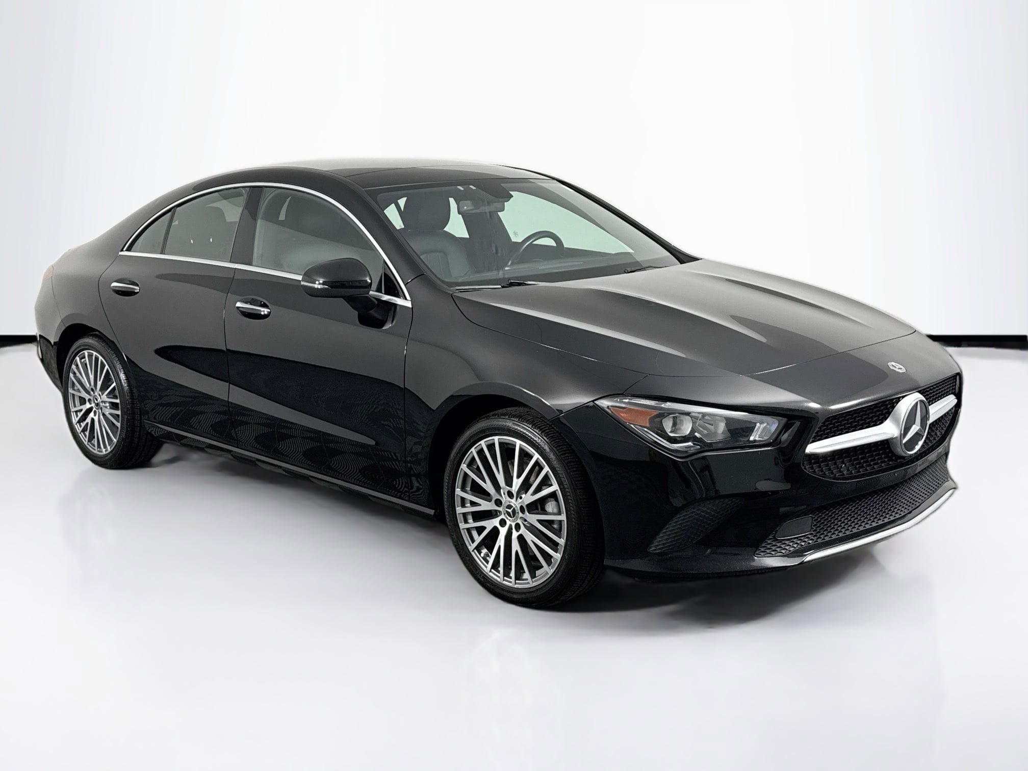 Used 2021 Mercedes-Benz CLA 250 4MATIC image 2