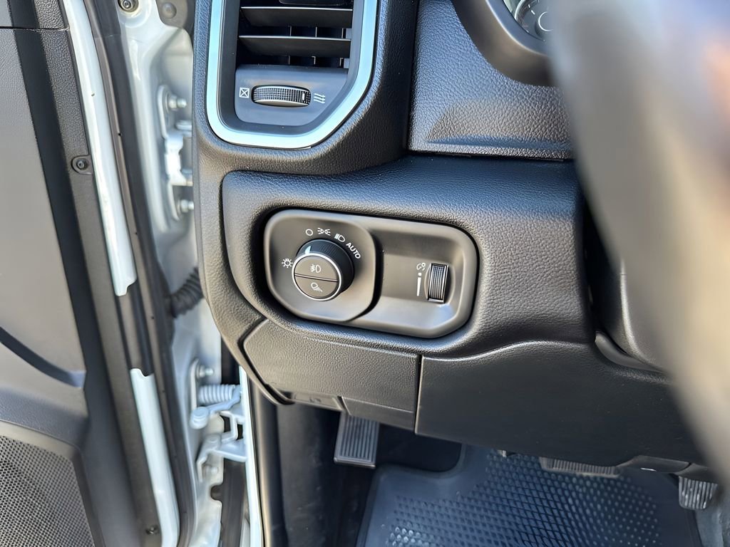 Used 2024 RAM 3500 Big Horn AWD/4WD image 28