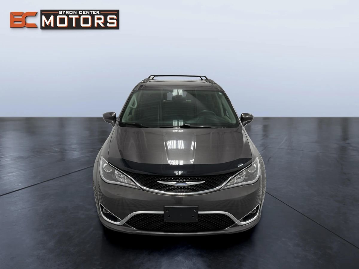 Used 2018 Chrysler Pacifica Touring-L image 8