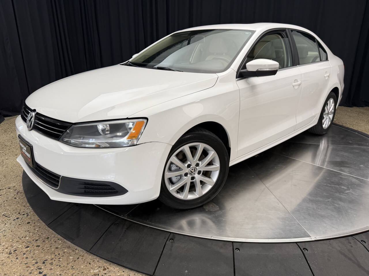 Used 2014 Volkswagen Jetta SE FWD image 2
