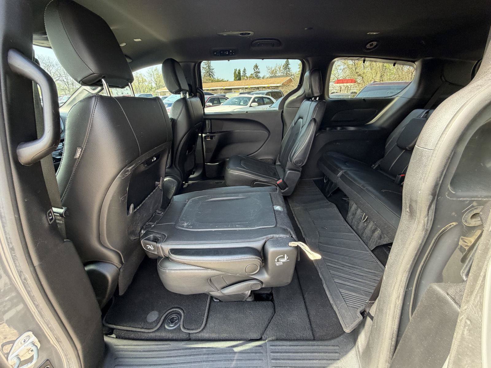 Used 2021 Chrysler Pacifica Touring-L w/ S Appearance Package AWD/4WD image 25