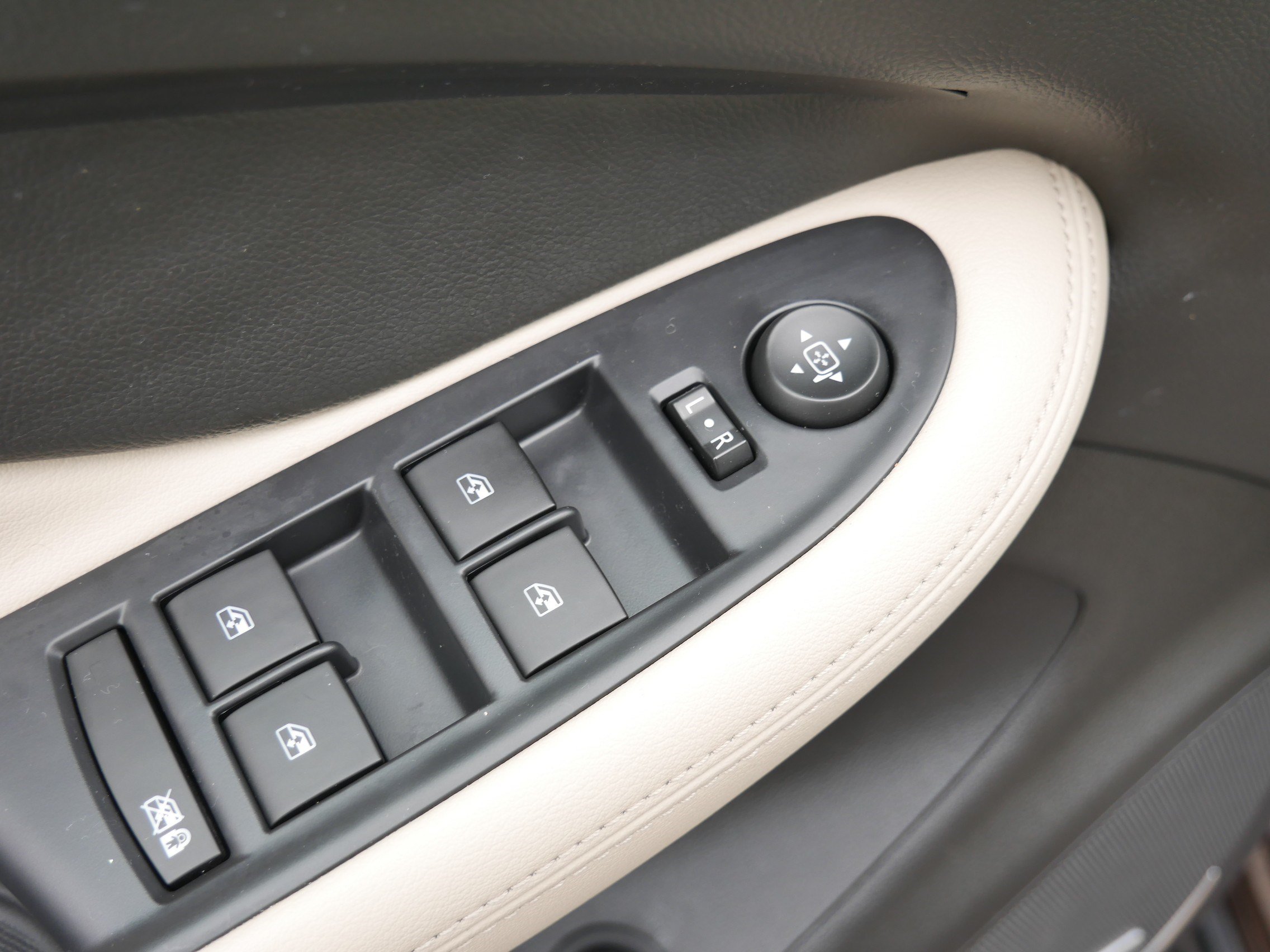 Used 2020 Buick Envision Premium w/ LPO, Cargo Package AWD/4WD image 19