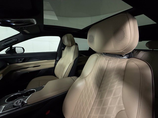 Used 2024 Cadillac Lyriq Luxury w/ Nappa Leather Package AWD/4WD image 17