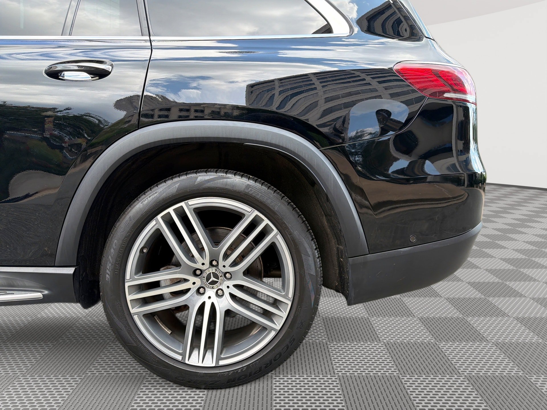 Used 2020 Mercedes-Benz GLS 450 4MATIC image 29