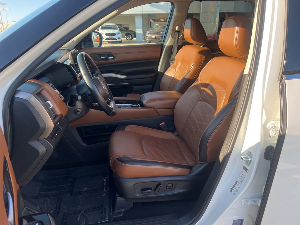 Used 2023 Nissan Pathfinder Platinum w/ Cargo Package AWD/4WD image 19