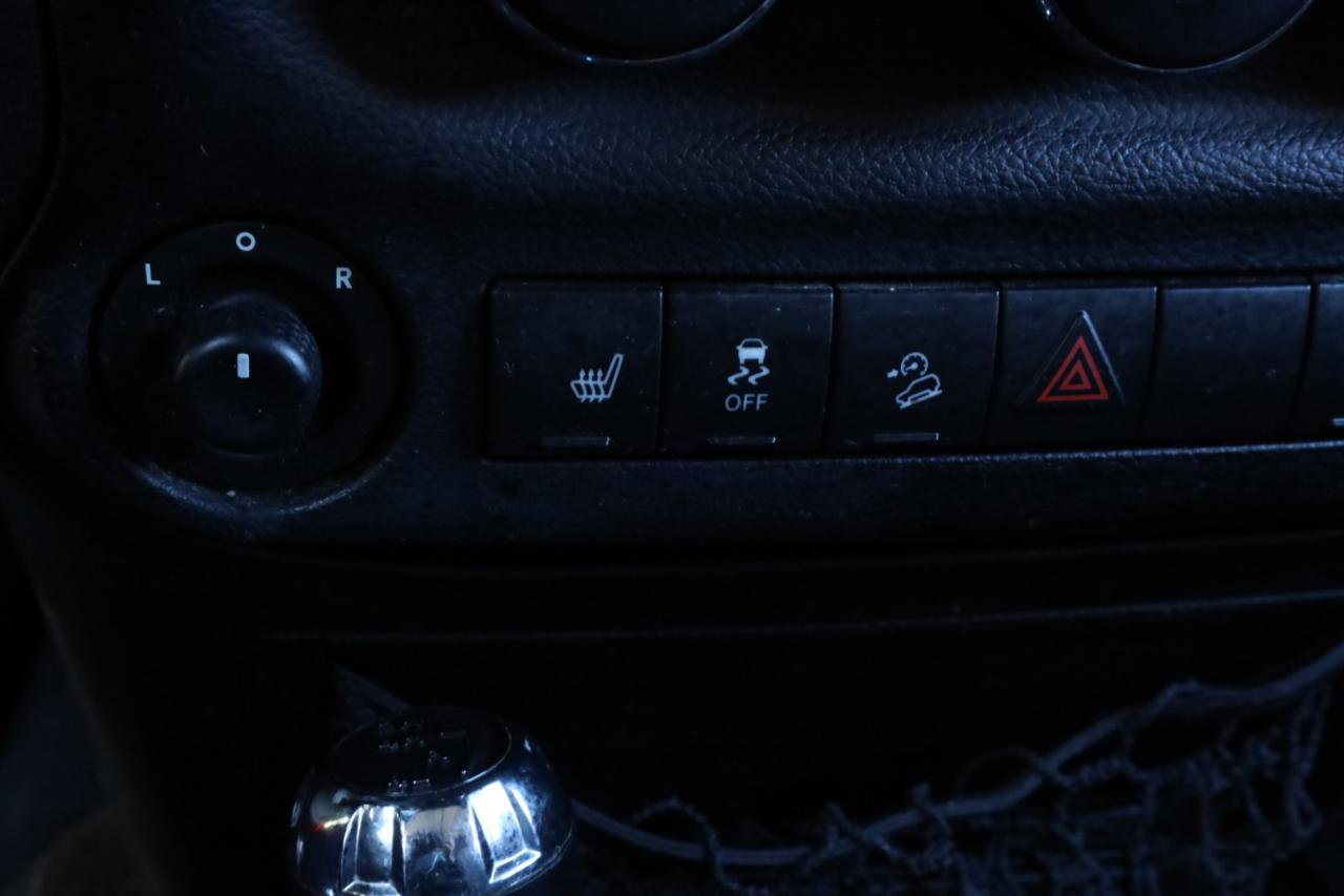 Used 2018 Jeep Wrangler Unlimited Rubicon w/ Cold Weather Group AWD/4WD image 8