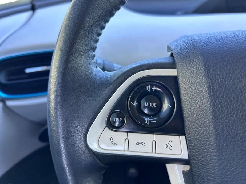Used 2018 Toyota Prius Prime Advanced image 11