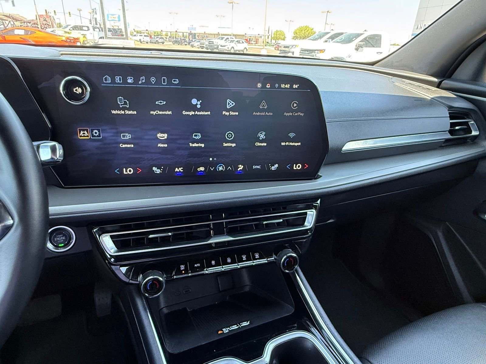 Used 2025 Chevrolet Traverse LT FWD image 21