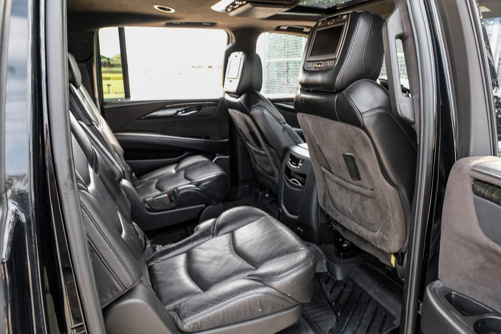 Used 2019 Cadillac Escalade ESV Platinum image 33