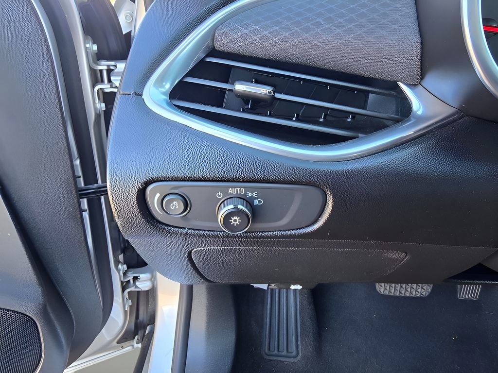 Used 2021 Chevrolet Malibu LT image 18