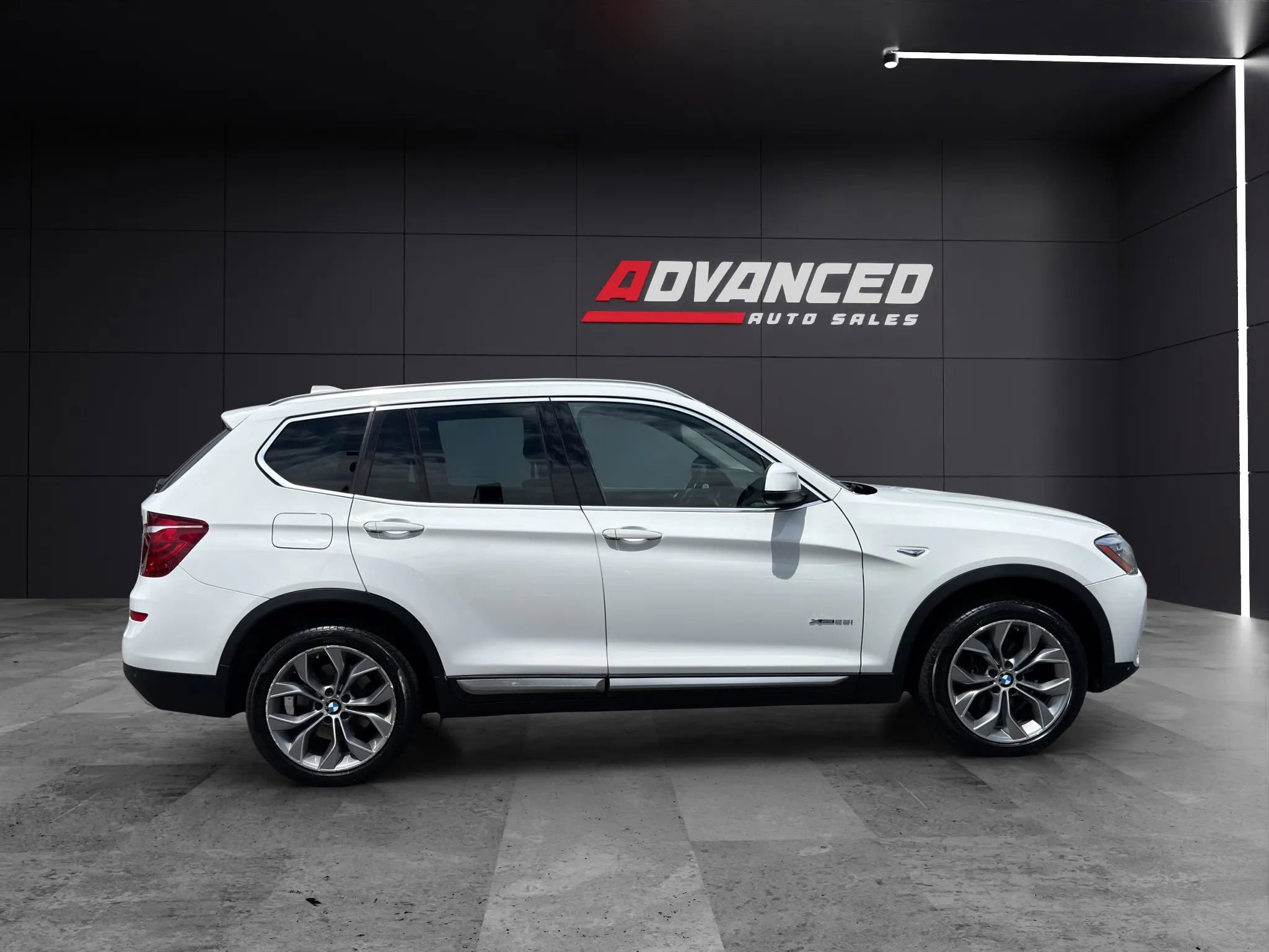 Used 2017 BMW X3 xDrive28i AWD/4WD image 8