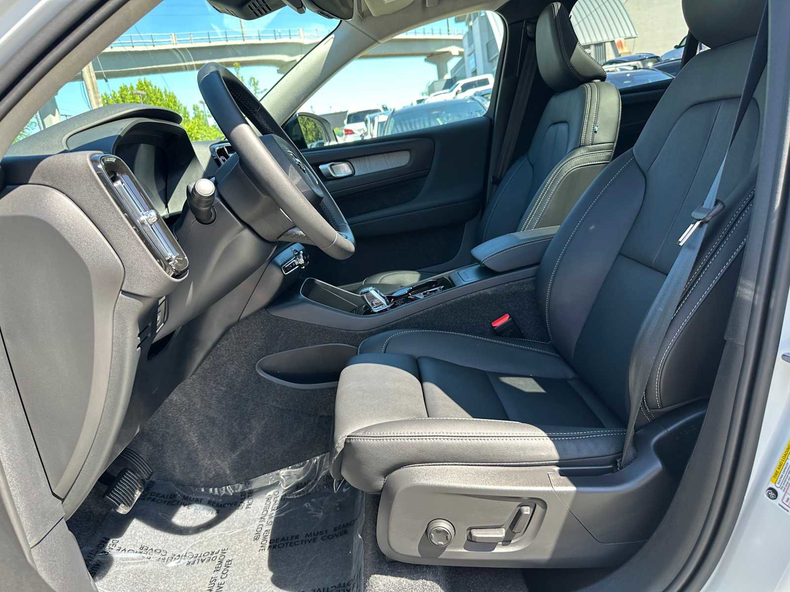 New 2025 Volvo XC40 B5 Plus w/ Protection Package Premier image 19