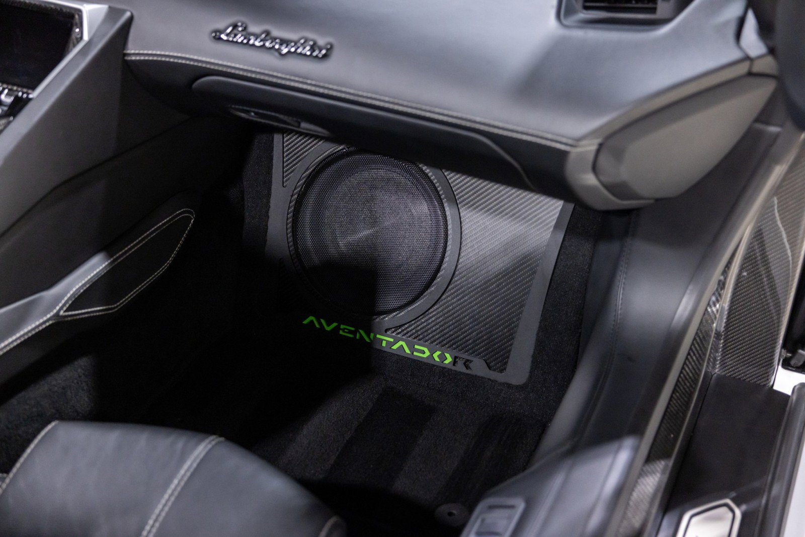 Used 2019 Lamborghini Aventador S image 40