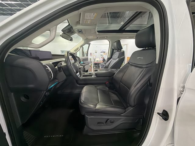 Used 2025 Ford Expedition Max Platinum AWD/4WD image 10