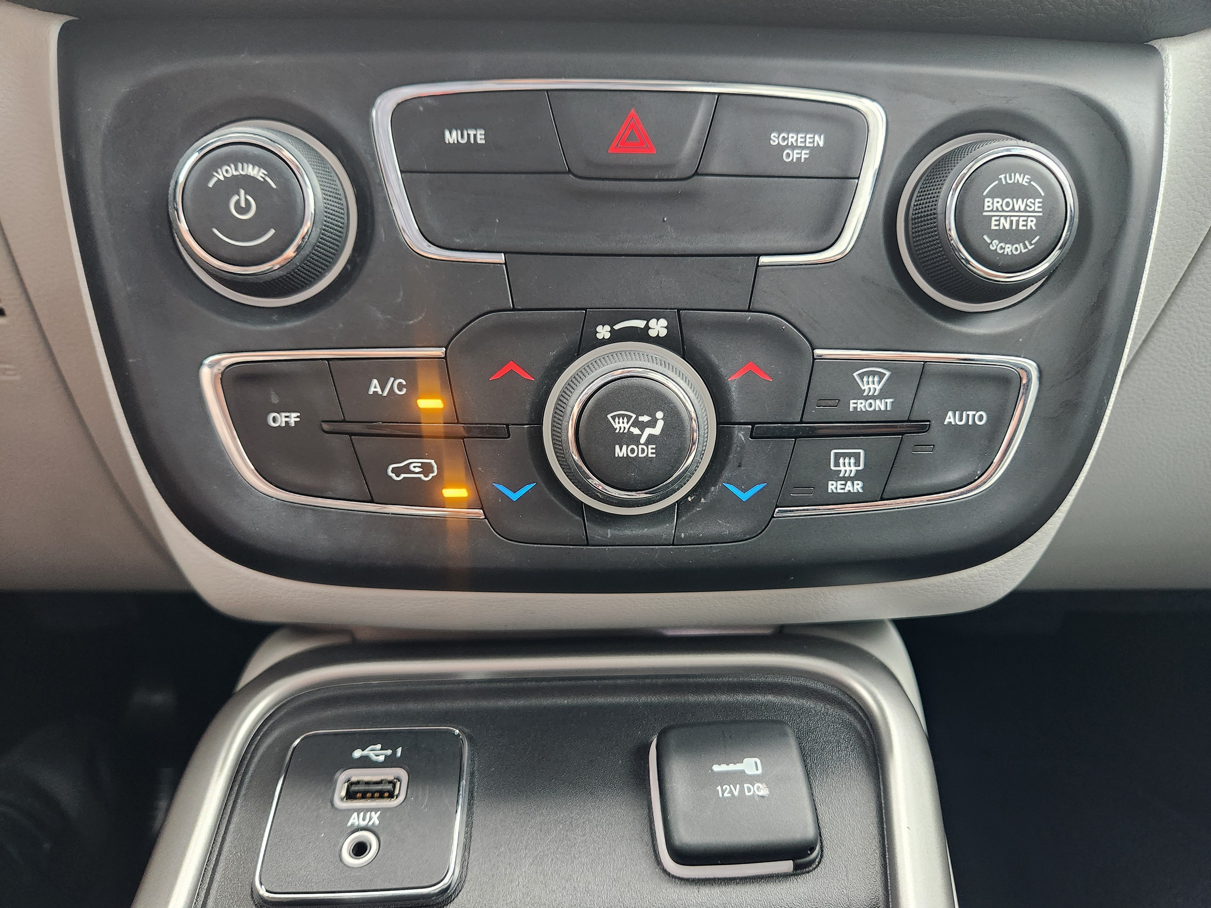 Used 2019 Jeep Compass Latitude FWD image 14