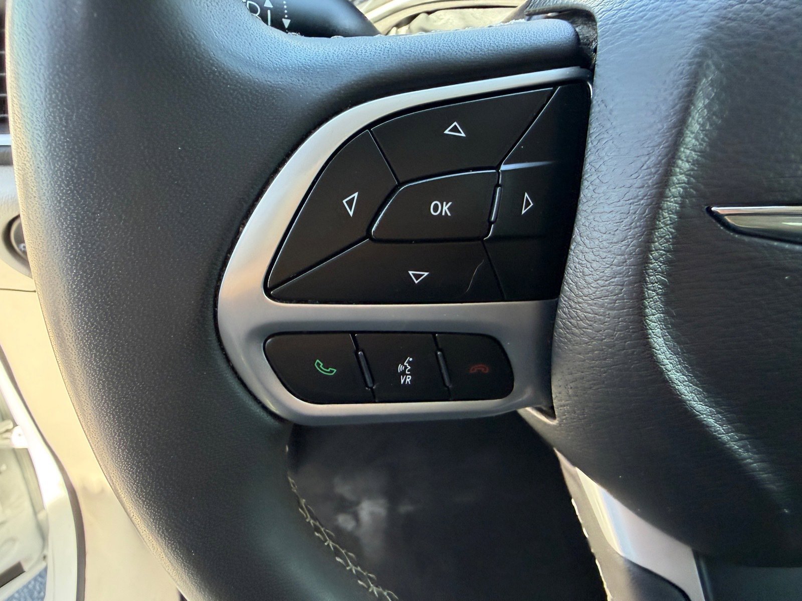 Used 2024 Chrysler Pacifica Touring-L FWD image 18