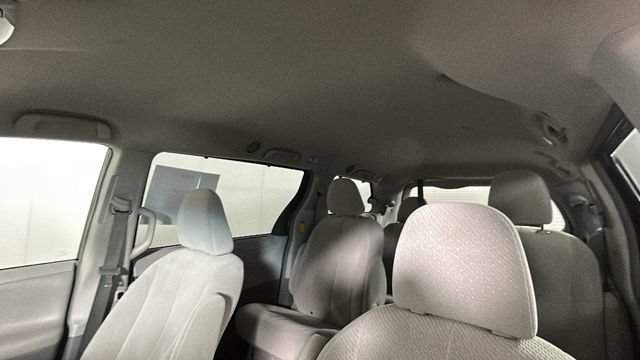 Used 2014 Toyota Sienna LE AWD/4WD image 12