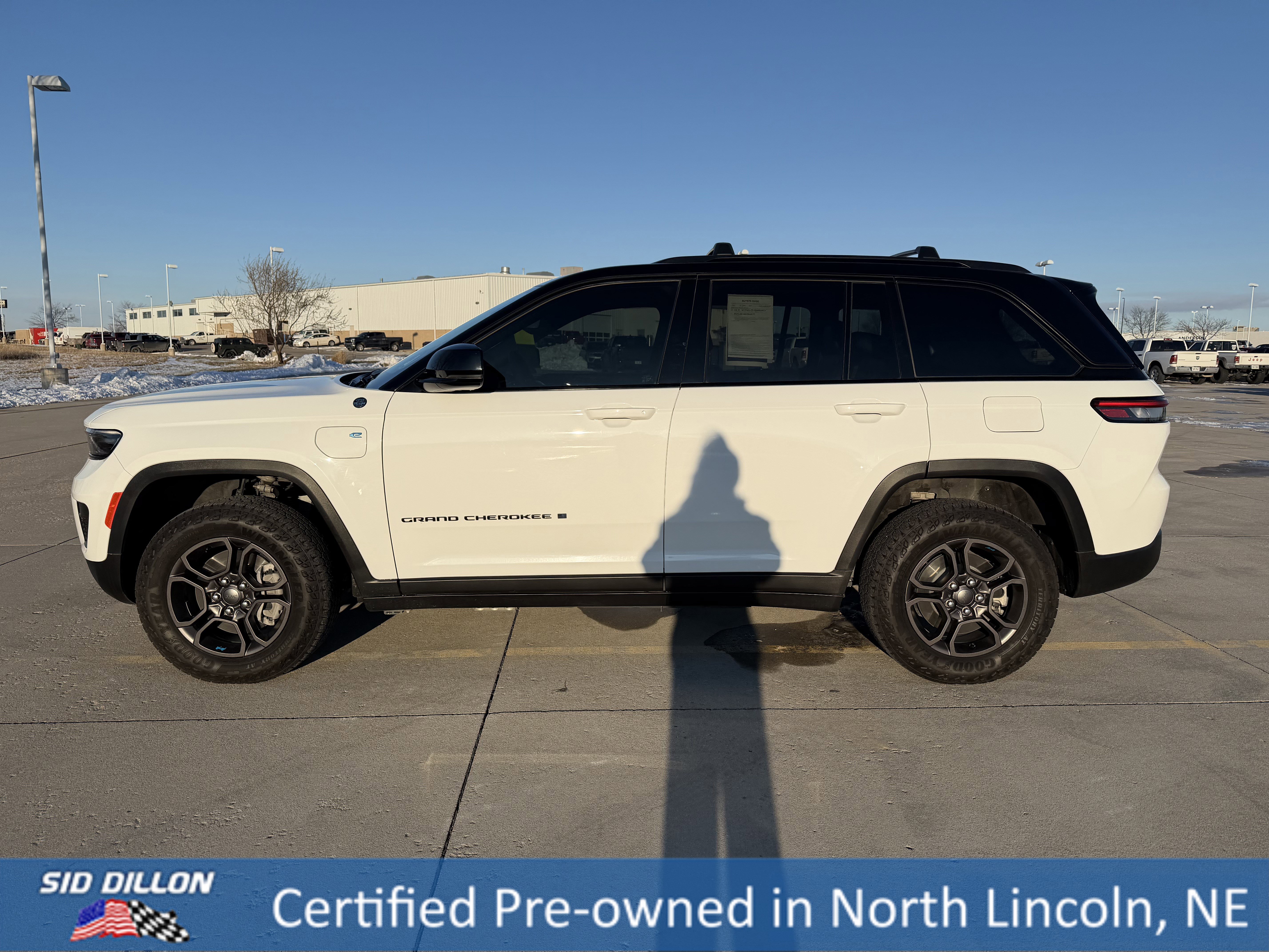 Used 2024 Jeep Grand Cherokee Trailhawk image 2