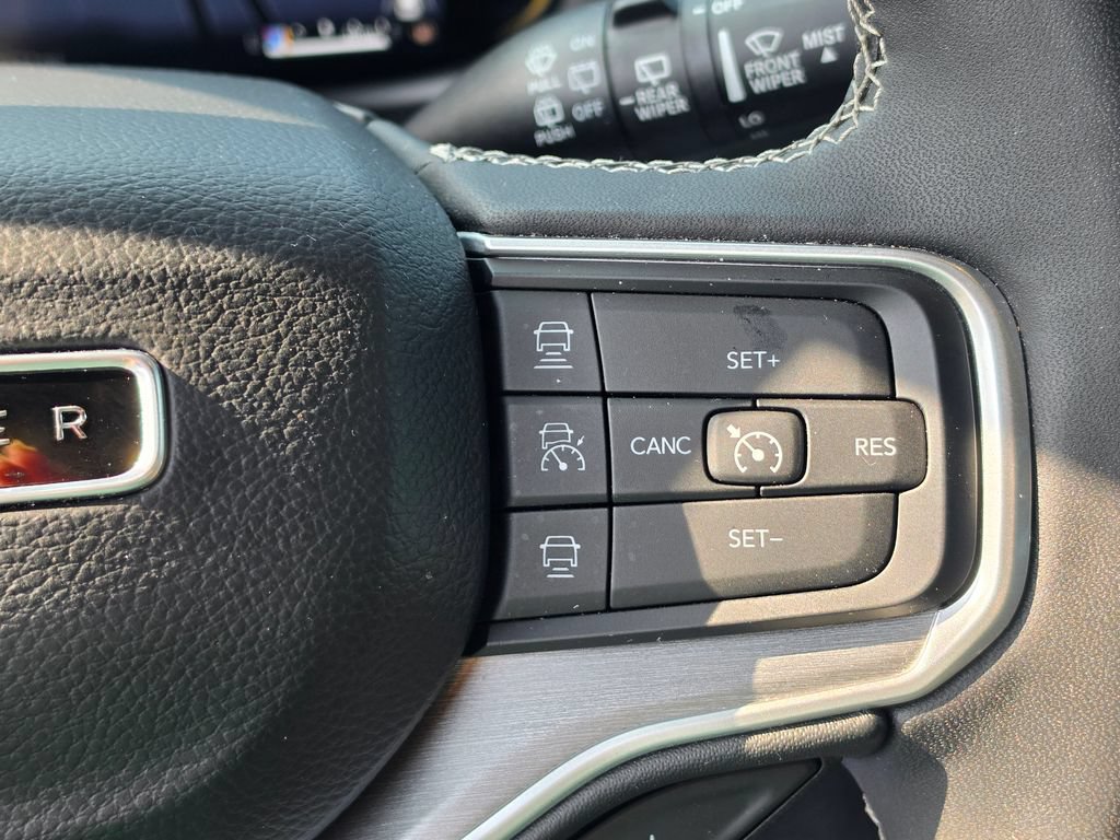 Used 2025 Jeep Wagoneer Series III w/ Premium Group I AWD/4WD image 19