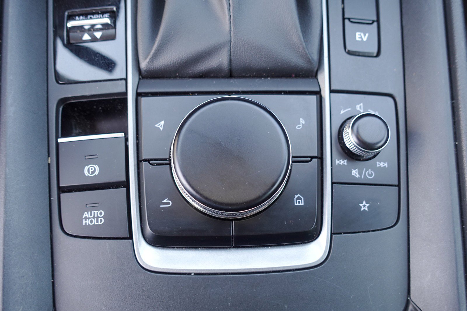 Certified 2025 MAZDA CX-50 2.5 Hybrid w/ Preferred Pkg image 19