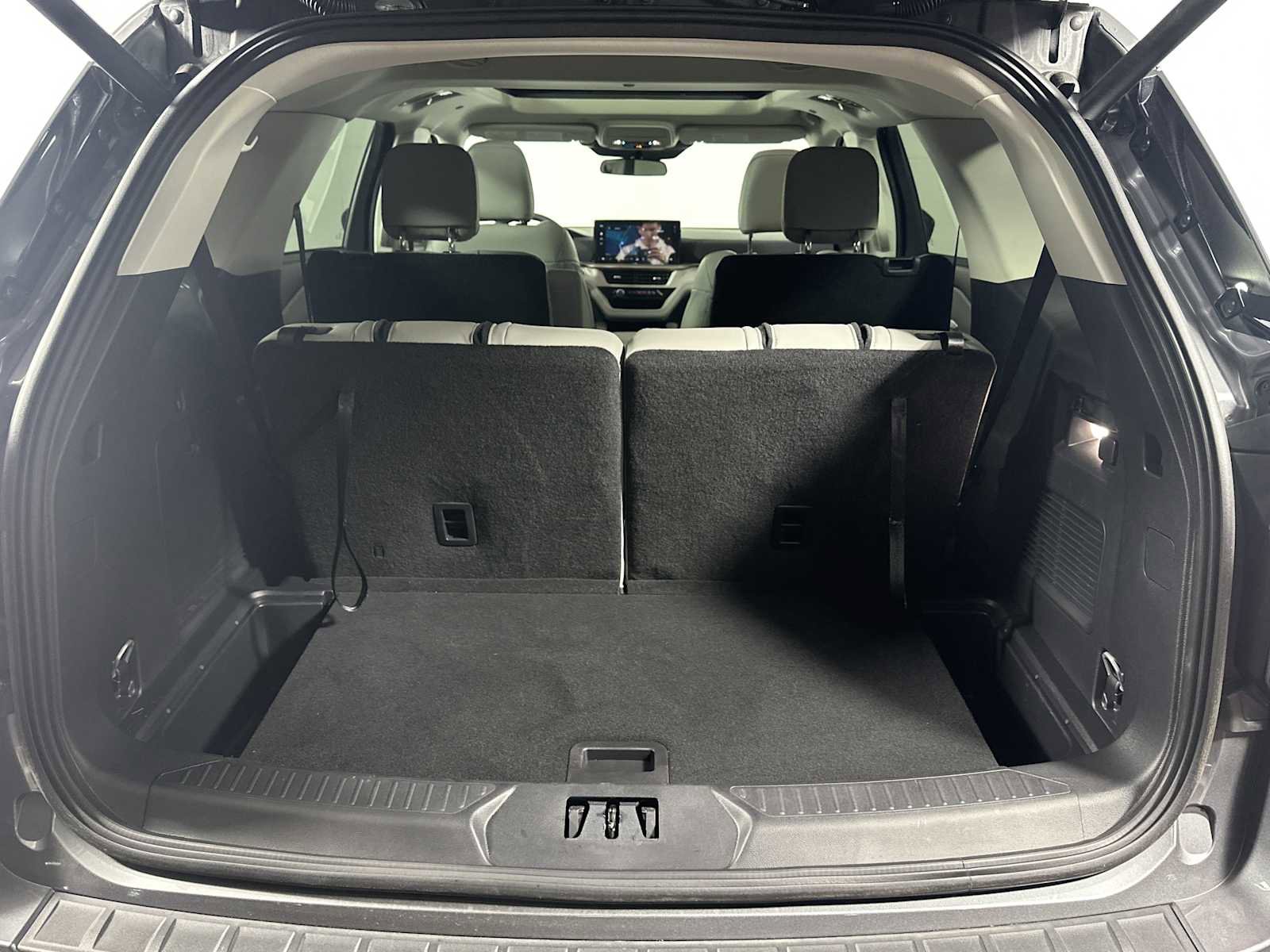 Used 2025 Ford Explorer Active w/ Active Comfort Package RWD image 20