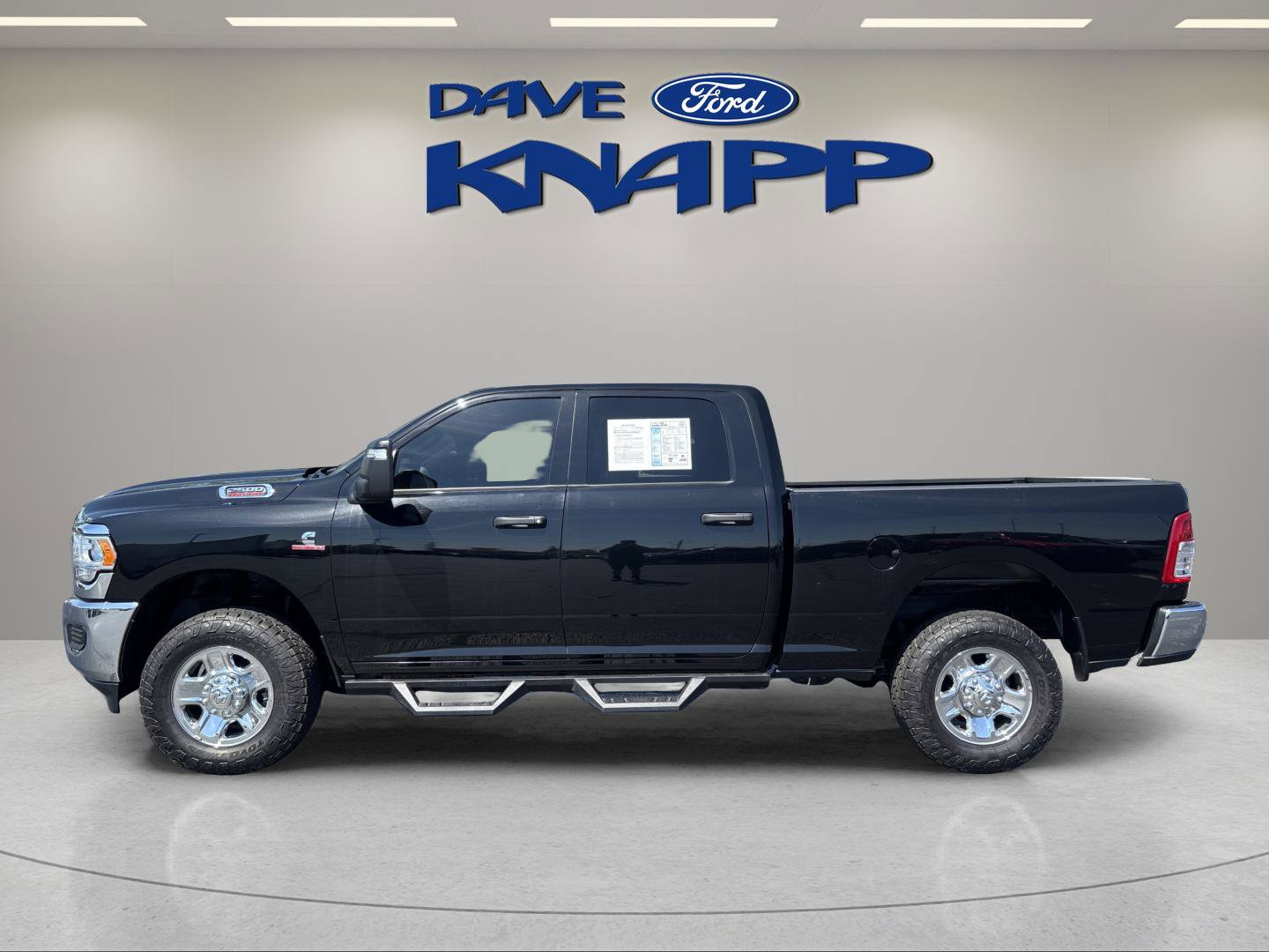 Used 2024 RAM 2500 Tradesman w/ Chrome Appearance Group AWD/4WD image 4