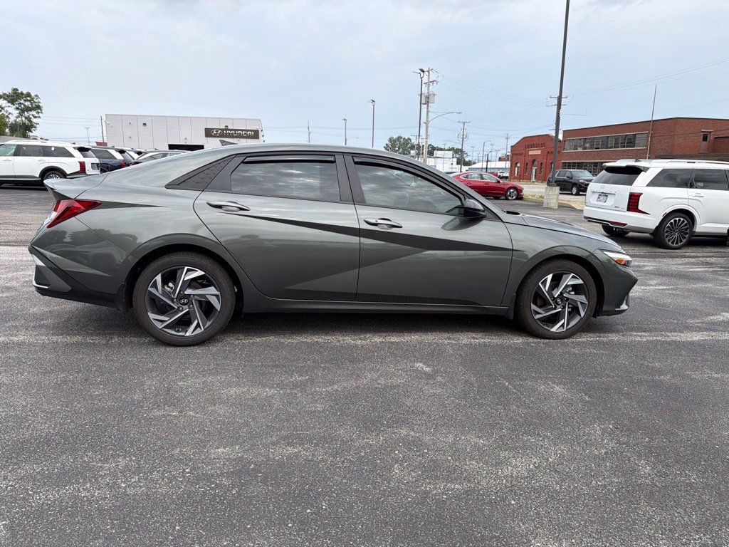 Used 2025 Hyundai Elantra Sport FWD image 8