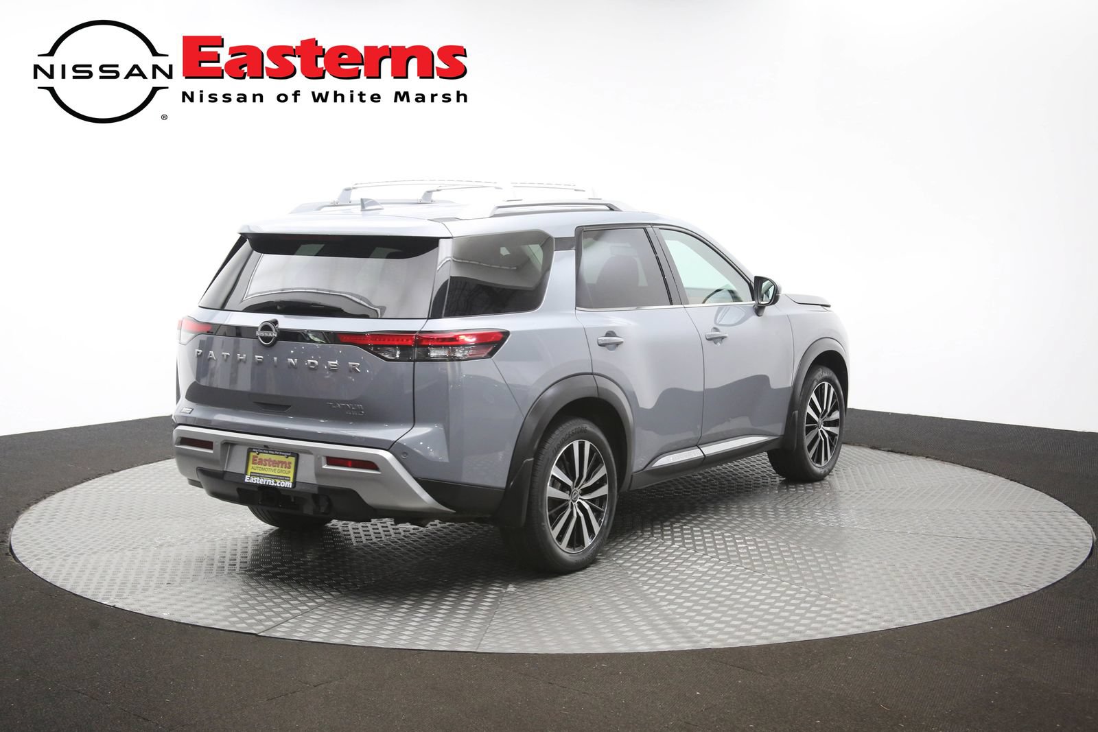 Used 2023 Nissan Pathfinder Platinum w/ Cargo Package AWD/4WD image 39