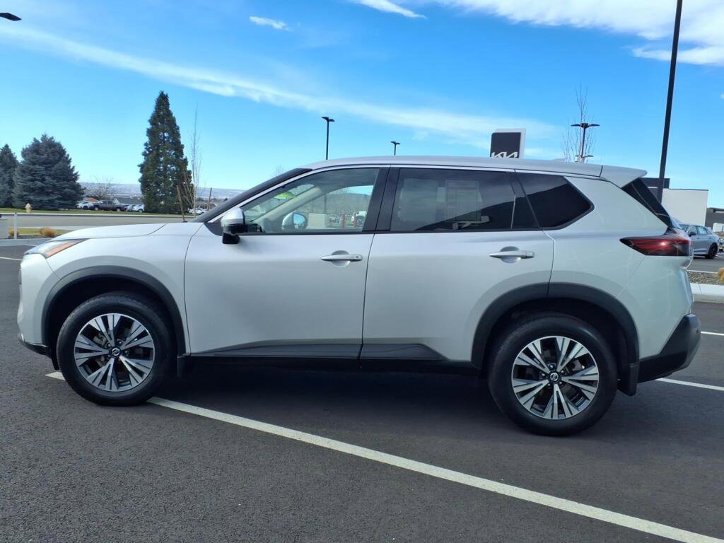 Used 2021 Nissan Rogue SV image 5