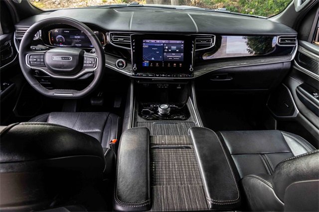 Used 2022 Jeep Wagoneer Series III w/ Flexible Seating Group image 20