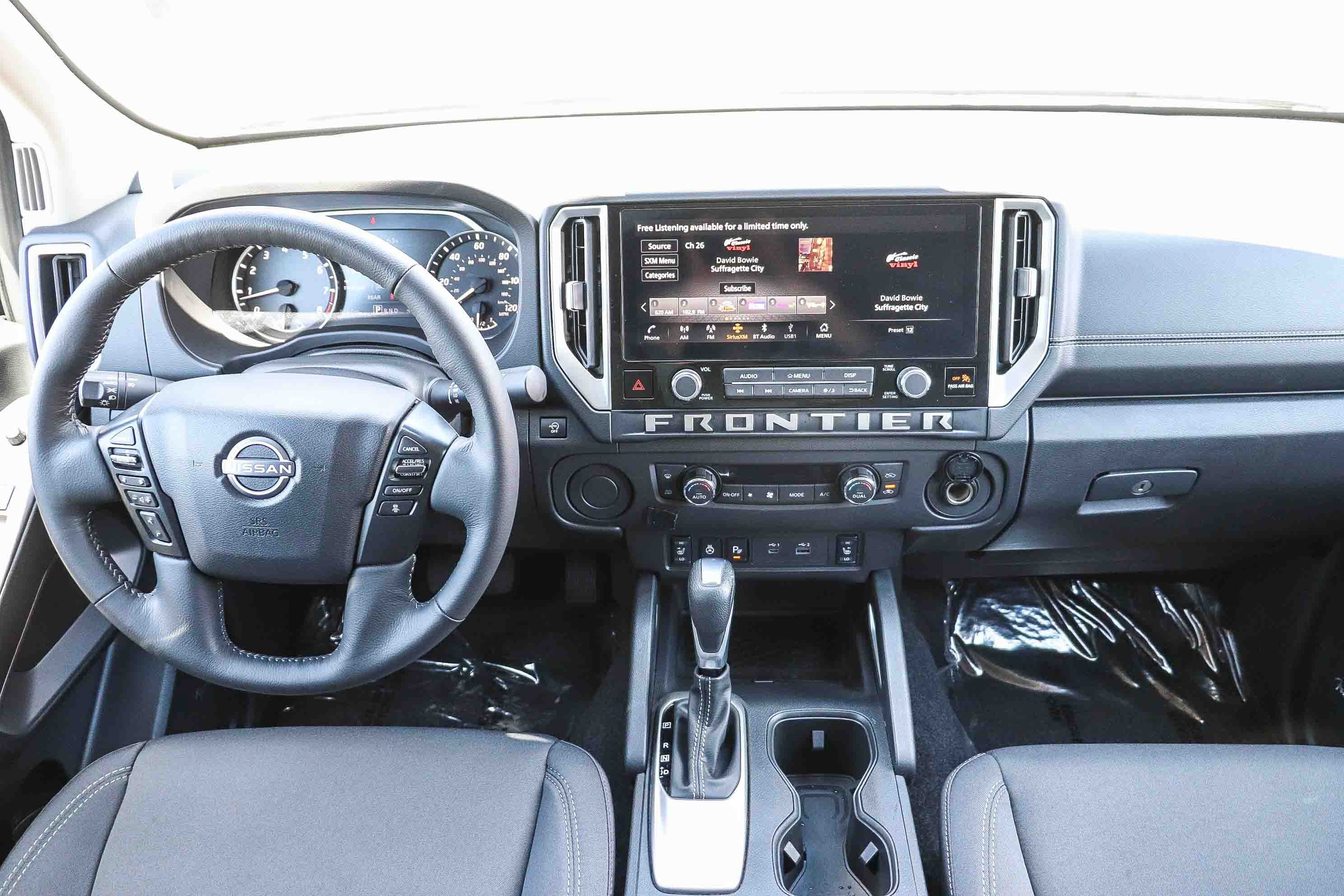 Used 2025 Nissan Frontier SV w/ SV Convenience Package RWD image 13