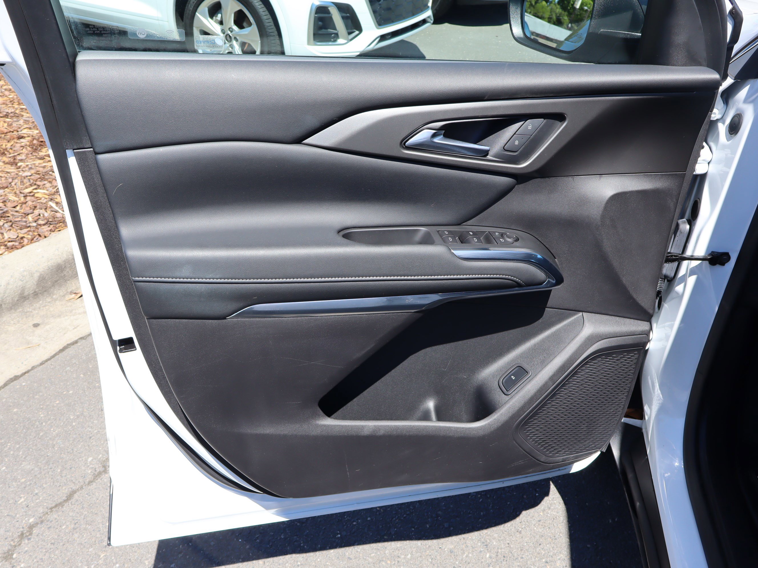 Used 2025 Chevrolet Traverse LT w/ Driver Confidence Package FWD image 15