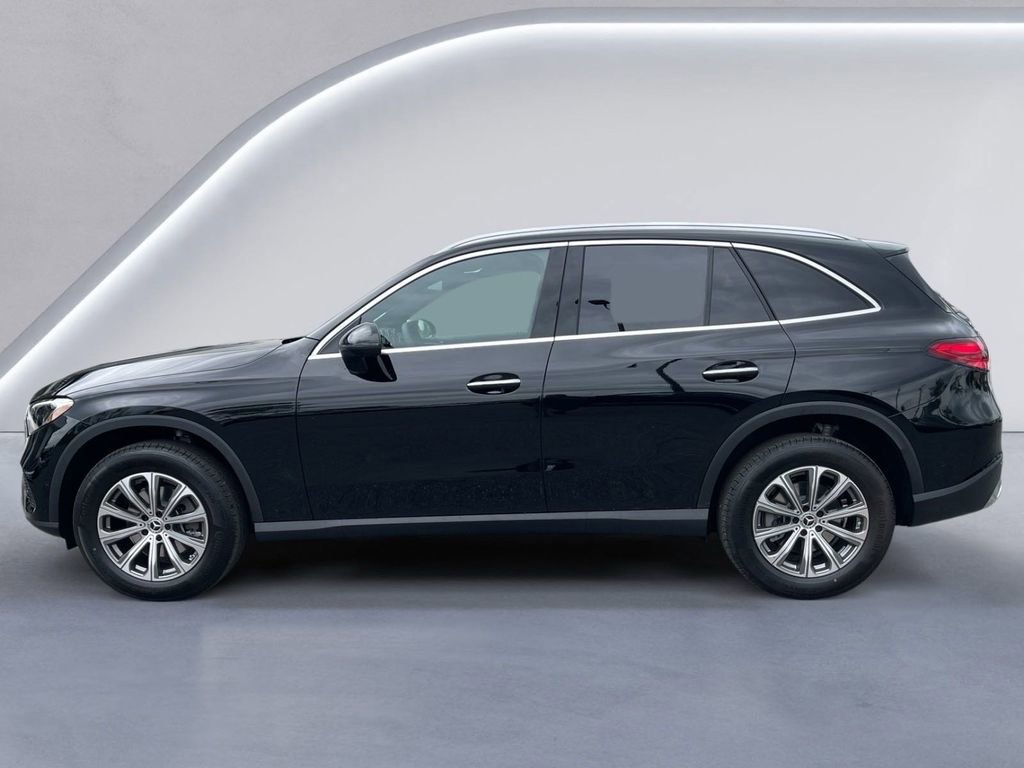 Used 2025 Mercedes-Benz GLC 300 4MATIC image 5