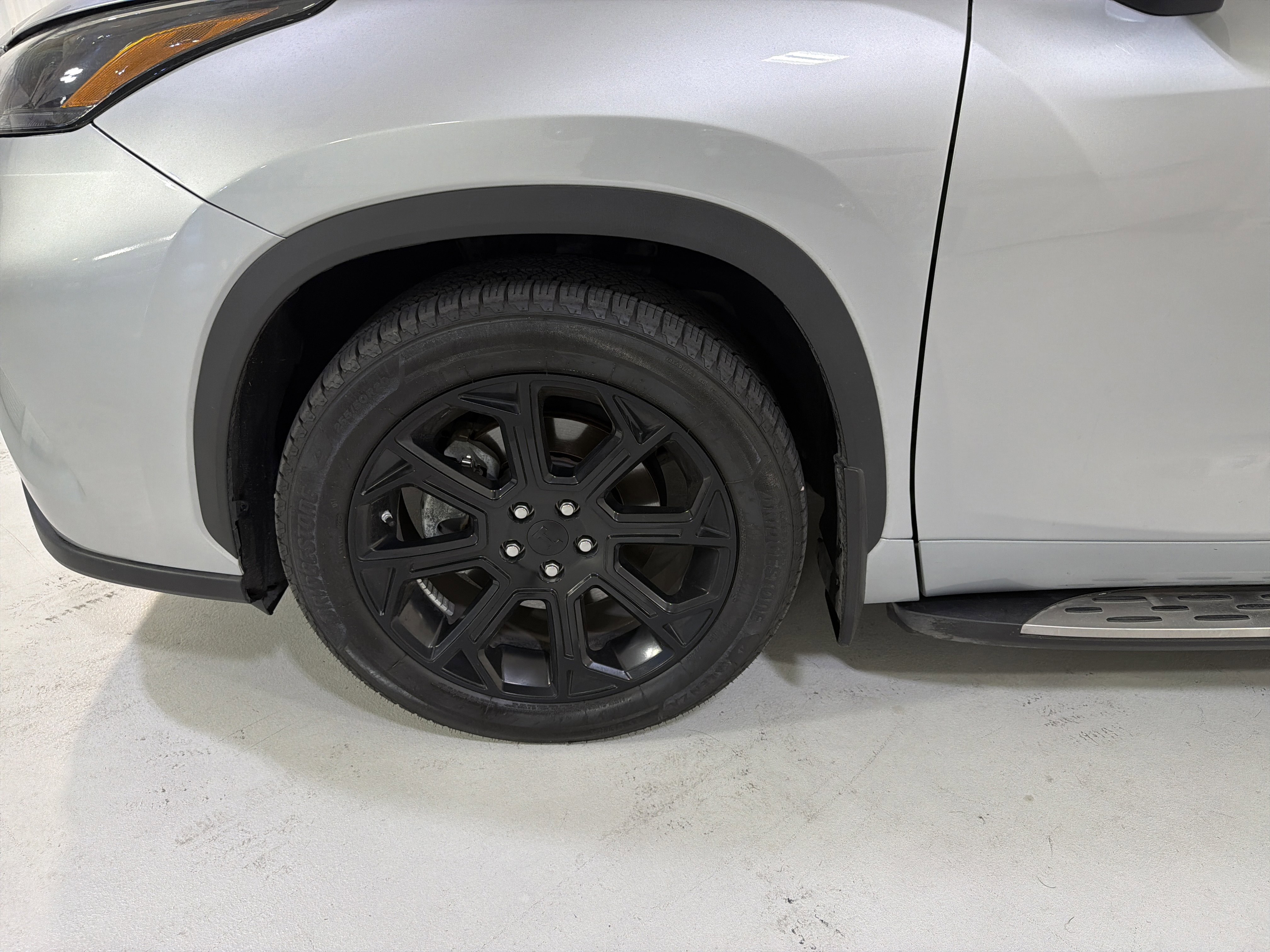 Used 2022 Toyota Highlander L FWD image 9