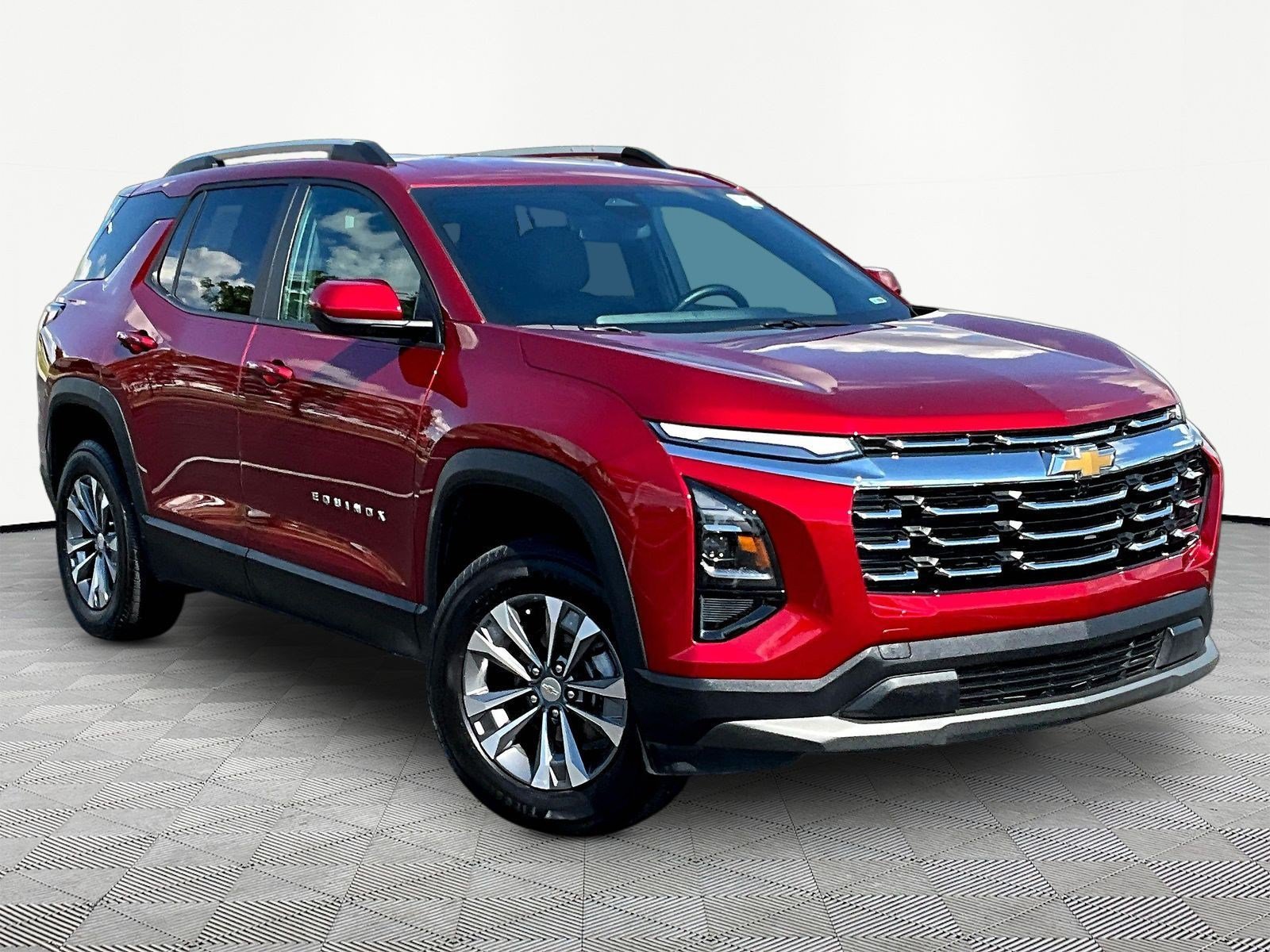 Used 2025 Chevrolet Equinox LT w/ Convenience Package II FWD image 3