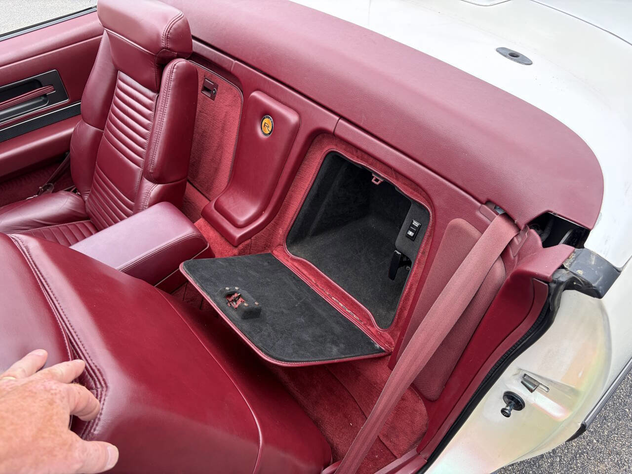 Used 1990 Buick Reatta Convertible FWD image 18