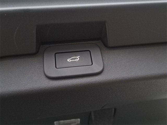 Used 2024 Land Rover Discovery Metropolitan Edition image 12